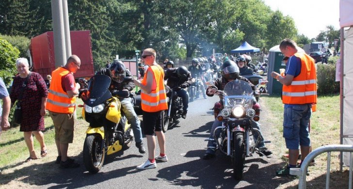 Březenská pouť a motosraz Poláky (90).JPG